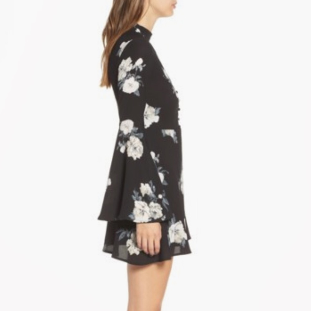 [Socialite] Harper Bell Sleeve Dress - Picture 3 of 5